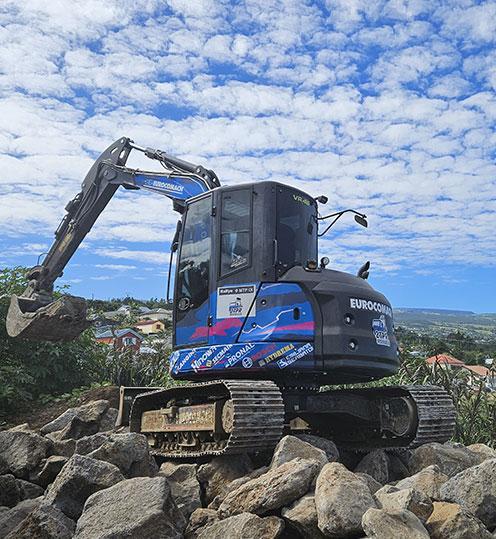 Travaux d'enrochement à l'Île de la Réunion